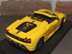 BURAGO 1/24 FERRARİ Scuderia Spider