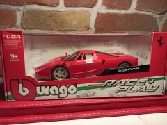 BURAGO 1/24 FERRARİ ENZO