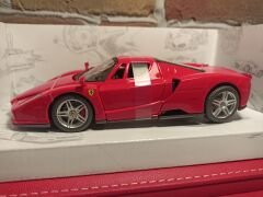 BURAGO 1/24 FERRARİ ENZO