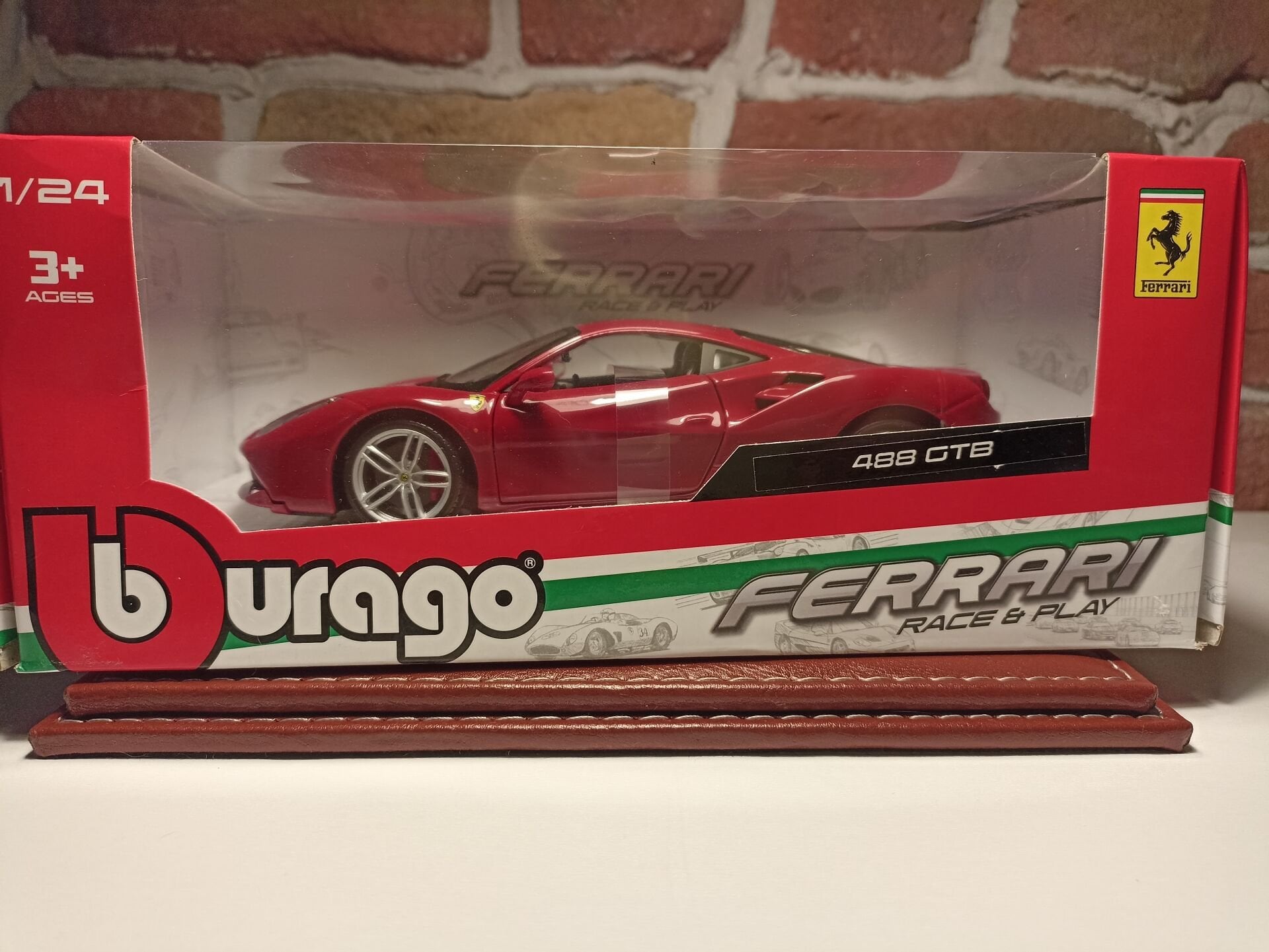 BURAGO 1/24 FERRARİ 488 GTB