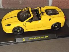 BURAGO 1/24 FERRARİ Scuderia 2008