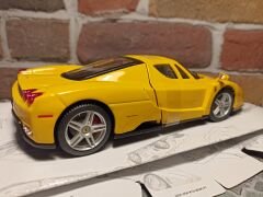 BURAGO 1/24 FERRARİ ENZO SARI