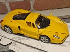 BURAGO 1/24 FERRARİ ENZO SARI