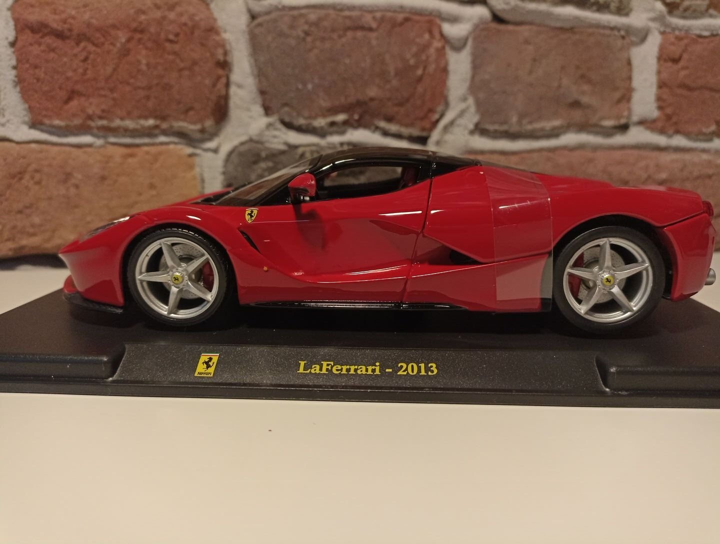 BURAGO 1/24 FERRARİ LA FERRARİ -2013