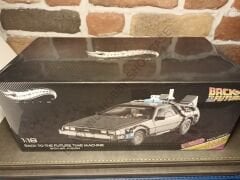 HOTWHEELS ELİTE 1/18 ÖLÇEK -TIME MACHINE-ZAMAN MAKİNASI FİLM ARABASI