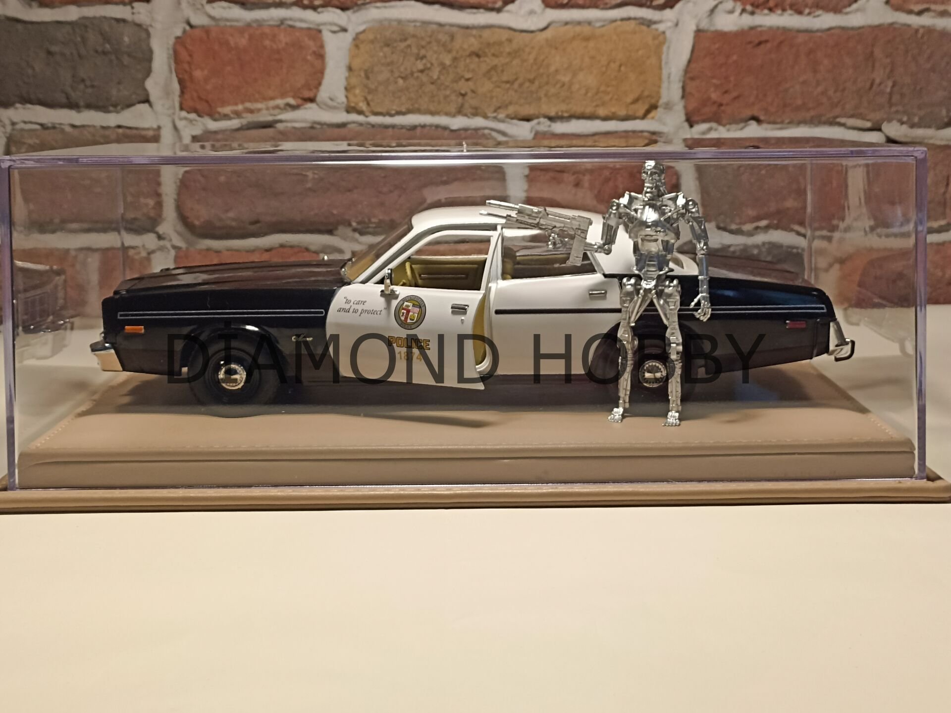 PLEKSİ SERGİ KUTUSU.. 1/18 ÖLÇEK DERİ TABANLI