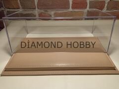 PLEKSİ SERGİ KUTUSU.. 1/18 ÖLÇEK DERİ TABANLI