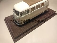 1/18 ÖLÇEK 'KOYU KAHVERENGİ DERİ, BEJ İPLİK' DİKİŞ TABANLI PLEKSİ KUTU