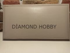 PLEKSİ SERGİ KUTUSU.. 1/18 ÖLÇEK DERİ TABANLI