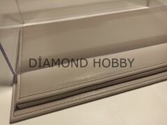 PLEKSİ SERGİ KUTUSU.. 1/18 ÖLÇEK DERİ TABANLI