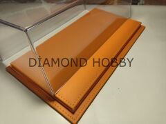 PLEKSİ SERGİ KUTUSU.. 1/18 ÖLÇEK DERİ TABANLI