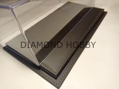 PLEKSİ SERGİ KUTUSU.. 1/18 ÖLÇEK DERİ TABANLI