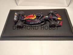 1/18 ÖLÇEK MODELLER İÇİN,SİYAH DERİ SARI DİKİŞ RENK, PLEKSİ KUTU,CASE.