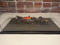 1/18 ÖLÇEK MODELLER İÇİN,SİYAH DERİ SARI DİKİŞ RENK, PLEKSİ KUTU,CASE.
