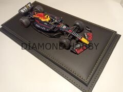 PLEKSİ SERGİ KUTUSU.. 1/18 ÖLÇEK DERİ TABANLI