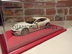 1/24 ÖLÇEK 'KIRMIZI DERİ ÜZERİNE BEJ İPLİK DİKİŞLİ' PLEKSİ KUTU,CASE