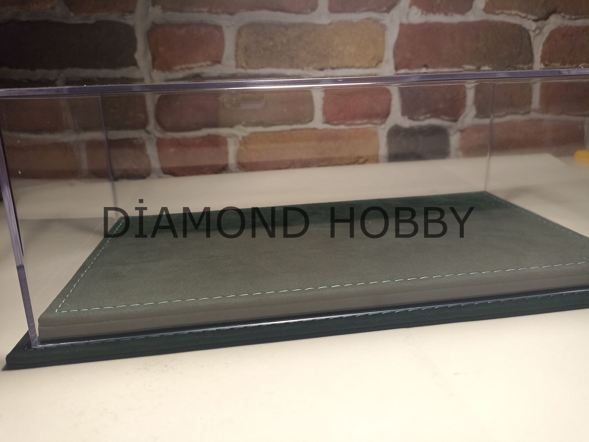 PLEKSİ SERGİ KUTUSU.. 1/18 ÖLÇEK DERİ TABANL