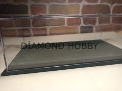 PLEKSİ SERGİ KUTUSU.. 1/18 ÖLÇEK DERİ TABANL