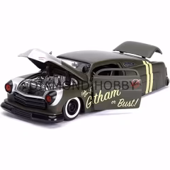 JADA TOYS 1/24 HARLEY QUINN & 1951 MERCURY