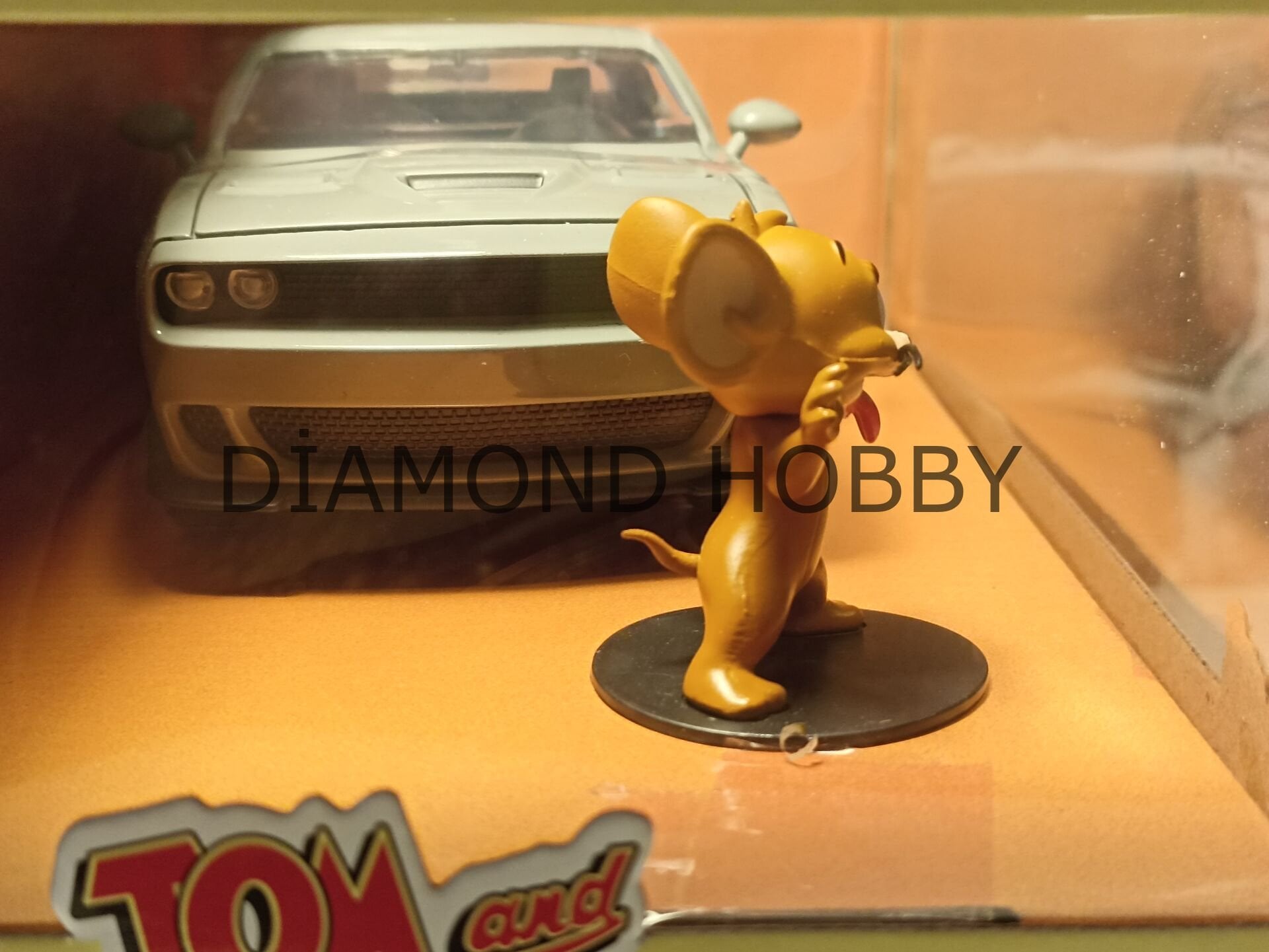 JADA TOYS 1/24 TOM AND JERRY & 2015 DODGE CHALLENGER HELLCAT