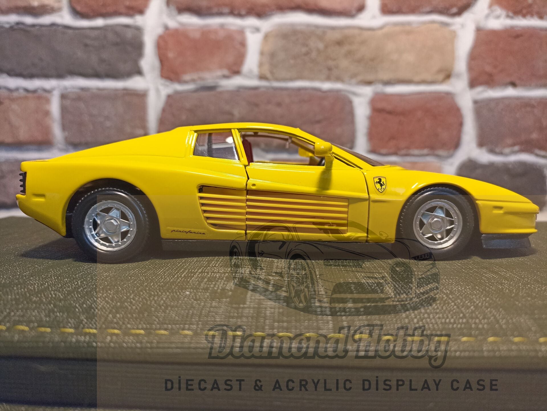 GUİLOY ÜRETİMİ 1/24 ÖLÇEK FERRARİ TESTAROSSA   2.EL